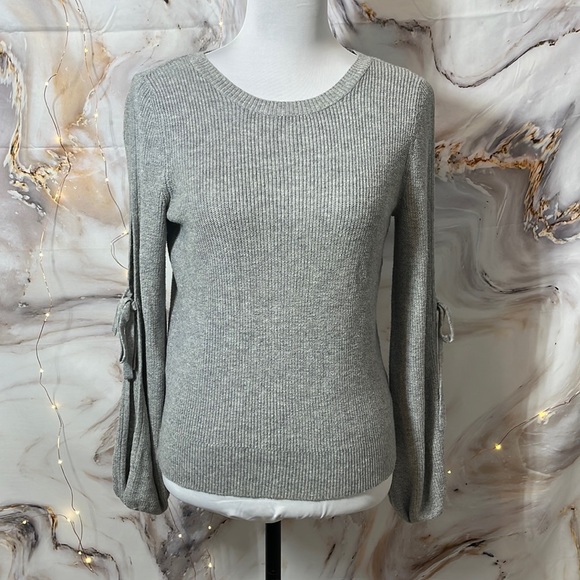 American Eagle Outfitters Sweaters - American Eagle Outfitters Gray Long Sleeve Sweater Sleeves that Tie Size M